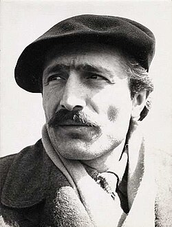 wikipedia.org adresinden alınmıştır. Özdemir Asaf'ın Resmi